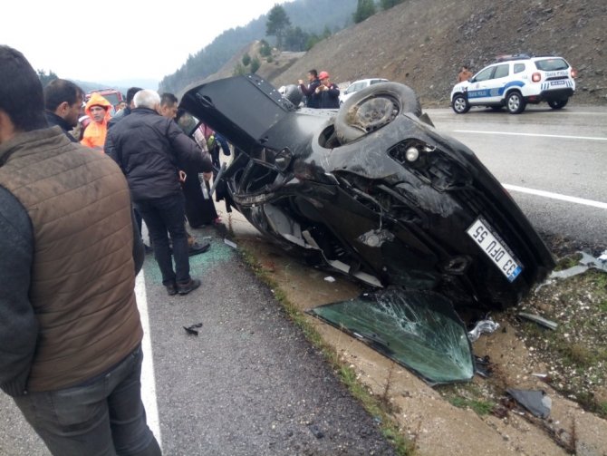 Kahramanmaraş'ta otomobil kaygan yolda takla attı