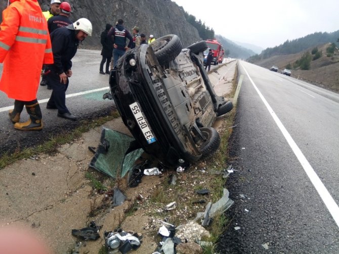 Kahramanmaraş'ta otomobil kaygan yolda takla attı