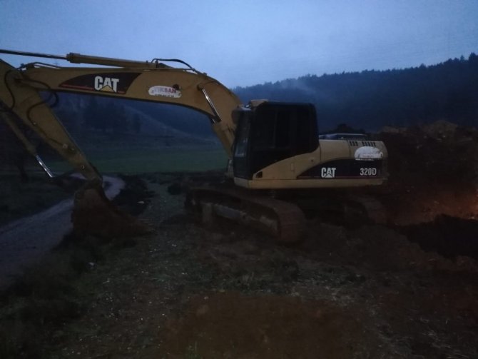 Kahramanmaraş'ta pes dedirten kaçakçılık, kepçeyle define aradılar!