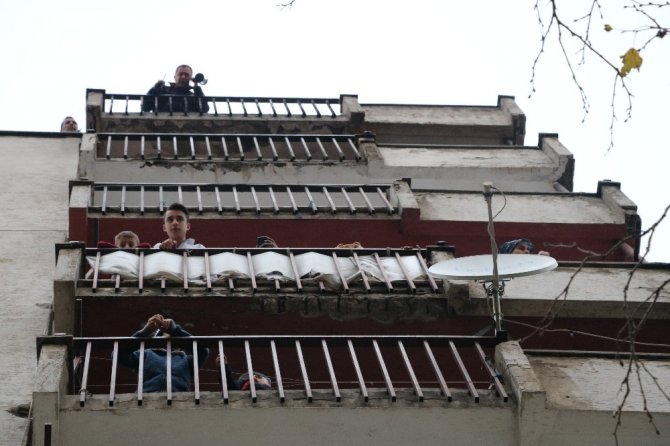 Trabzon Bulvarı'nda sobadan çıkan duman itfaiyeyi alarma geçirdi