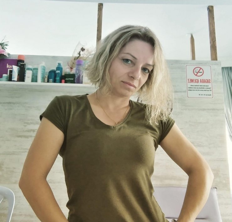 Parkta eşini vurdu, başında bekledi