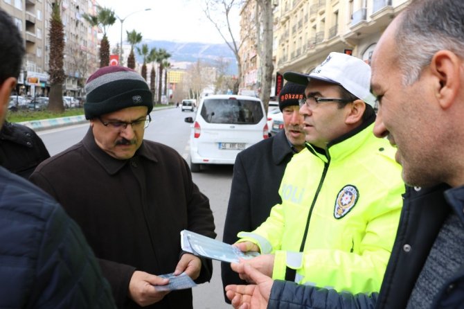 Kahramanmaraş Polisi yaya ve sürücüleri uyardı
