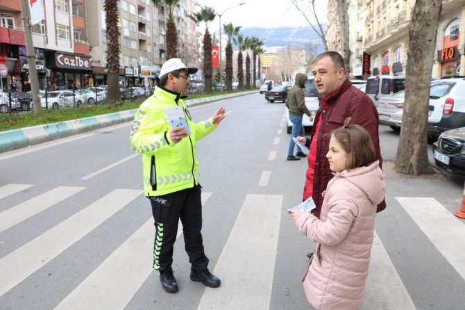 Kahramanmaraş Polisi yaya ve sürücüleri uyardı
