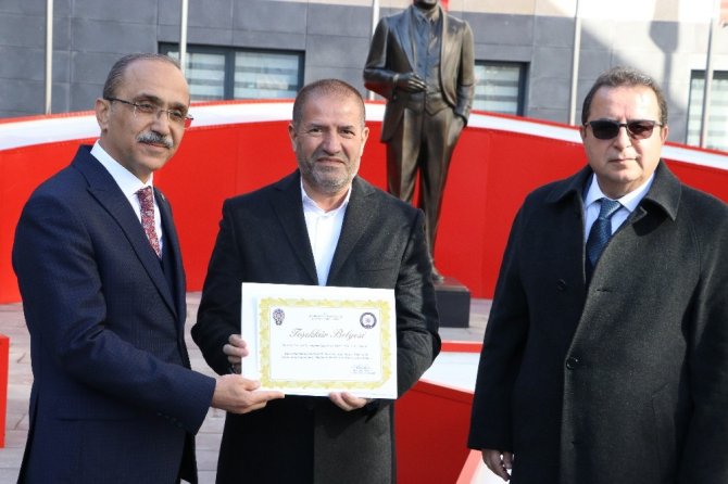 Kahramanmaraş'ta İş adamları Emniyete 27 araç hediye etti