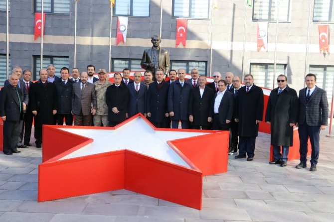 Kahramanmaraş'ta İş adamları Emniyete 27 araç hediye etti