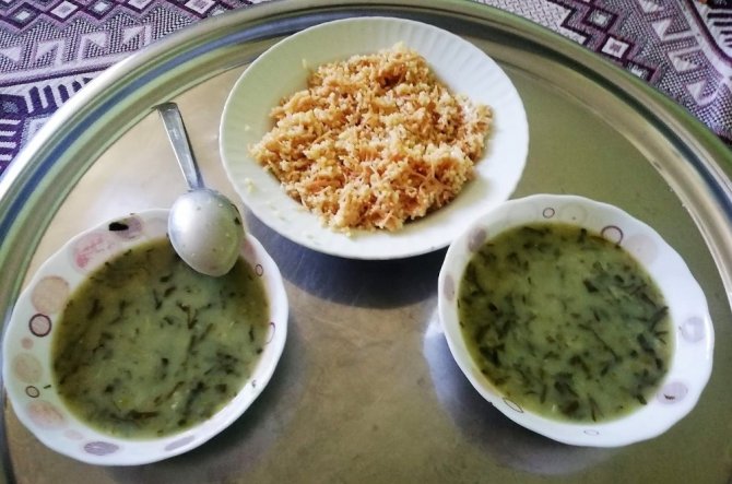 Sokakta bardak bardak tirşik çorbası içiyorlar