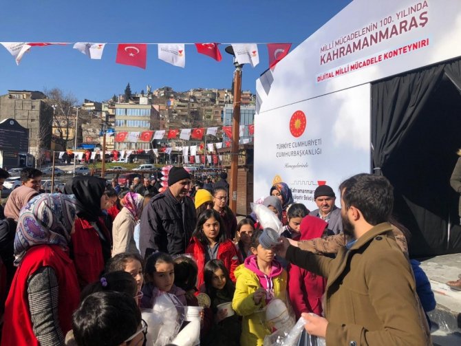 Gönüllü gençler yetimleri sevindirdi