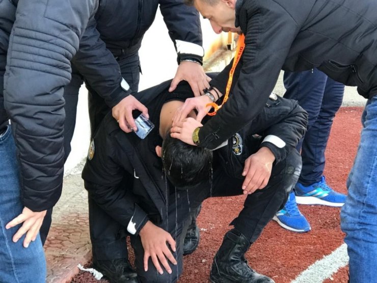 Kütahya’da ki maçta bir polis memuru başından yaralandı