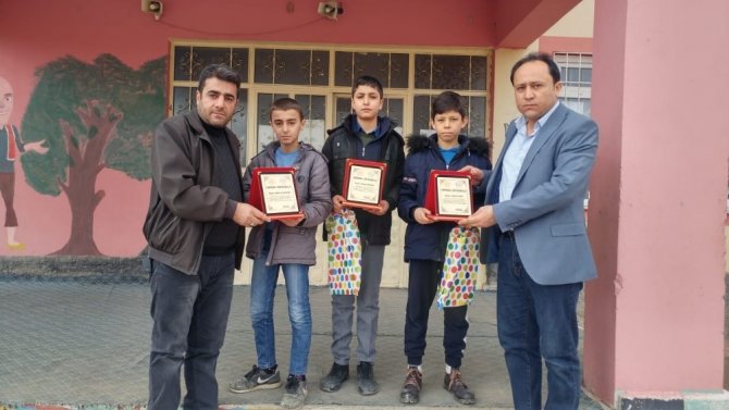 Para öüllerini depremzedelere bağışladılar