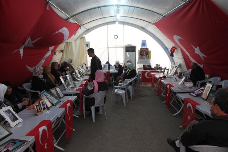 HDP önündeki ailelerin evlat nöbeti 158’inci gününde