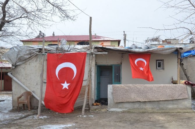 Ekinözülü şehidin acı haberi baba ocağına ulaştı