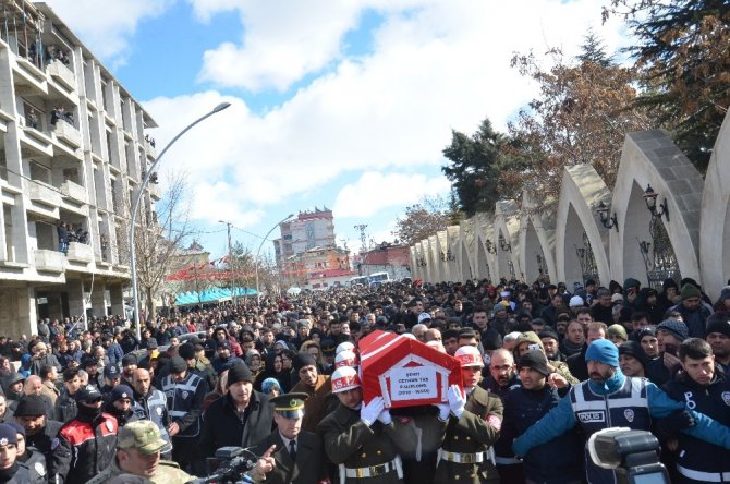 Tel Abyad şehidi Ceyhun Taş'ı onbinler uğurladı