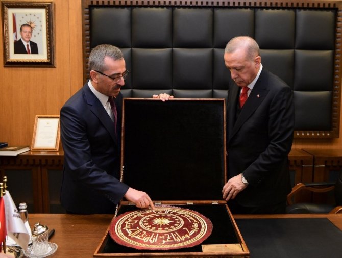 Cumhurbaşkanı Erdoğan, Büyükşehir Belediyesini ziyaret etti