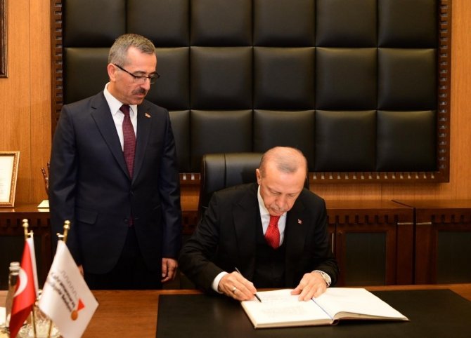 Cumhurbaşkanı Erdoğan, Büyükşehir Belediyesini ziyaret etti