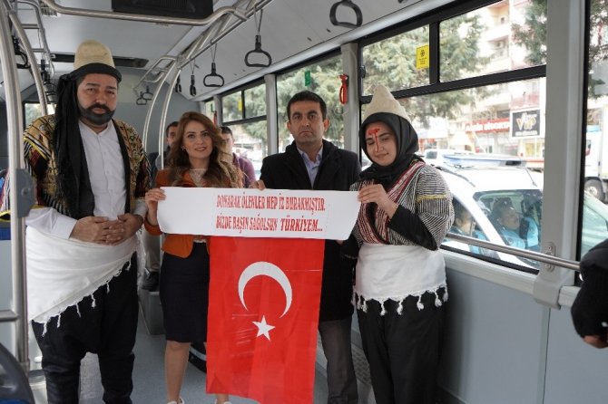 Halk otobüsünde yolculara "Sütçü İmam" ve "Senem Ayşe" sürprizi