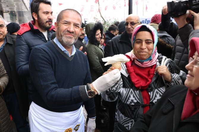 Kervan Alpedo kar altında dondurma ikramı yaptı