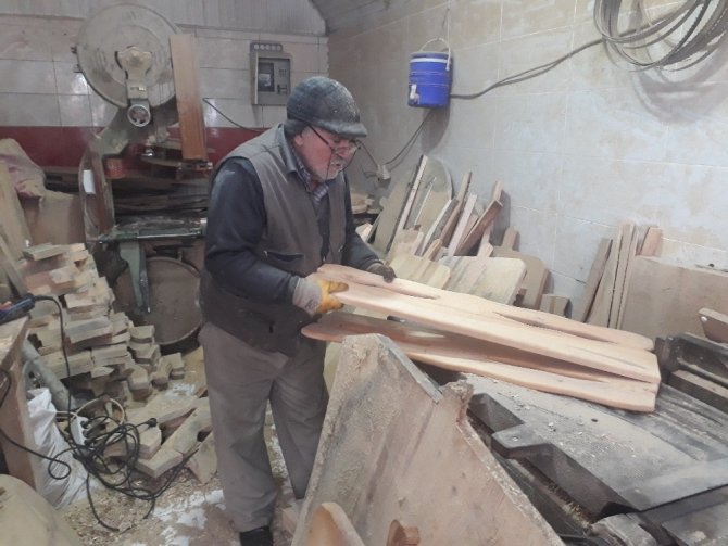 Kahramanmaraşlı 70 yaşındaki zanaatkar dede mesleğini sürdürüyor