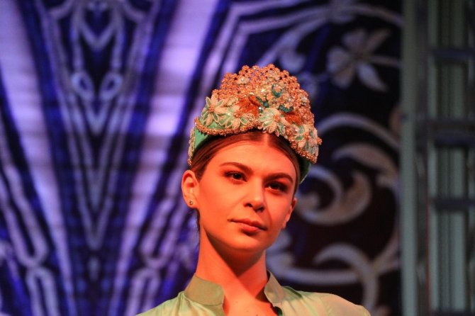 Kahramanmaraş'ta maraş işi sim sırma defilesi düzenlendi