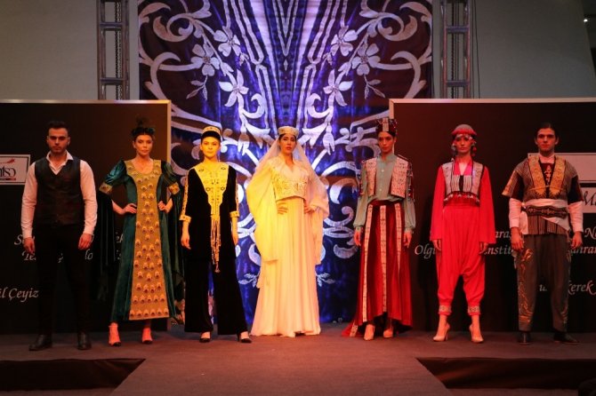 Kahramanmaraş'ta maraş işi sim sırma defilesi düzenlendi