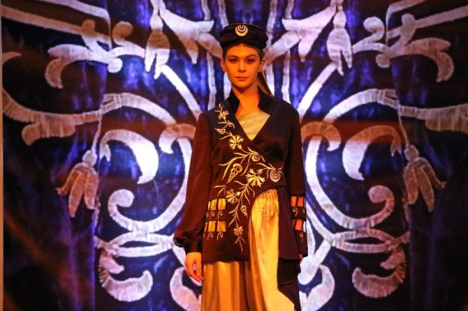 Kahramanmaraş'ta maraş işi sim sırma defilesi düzenlendi