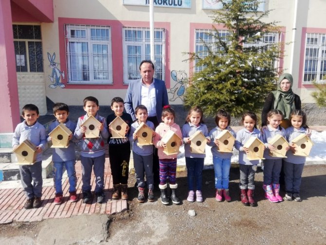 Kuşlar üşümesin diye yuva yaptılar