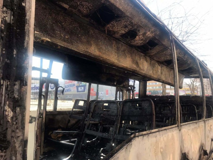 Ümraniye’de otobüsün alev alev yandığı anlar kamerada