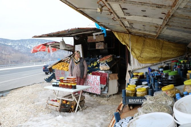 Kocasına böbreğini verip, tezgahın başına geçti