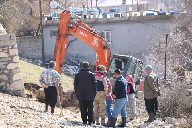Kahramanmaraşlı vatandaş 20 yıl sonra evinin yolunu icrayla açtırdı