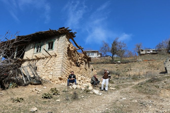 Kahramanmaraşlı vatandaş 20 yıl sonra evinin yolunu icrayla açtırdı