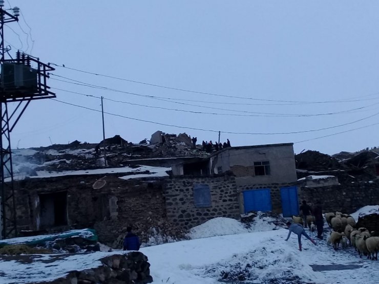 İran’daki deprem Van’da hasara neden oldu