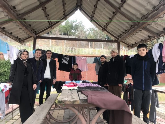 Kahramanmaraş'ta Gönüllü gençlerden ihtiyaç sahiplerine giysi