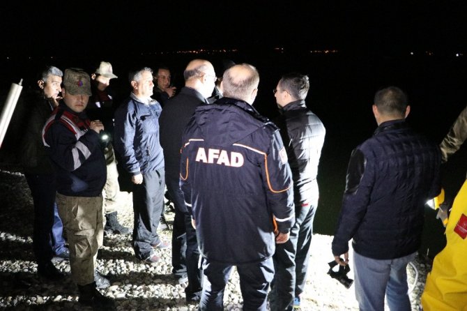 Baba ve oğlu balık tutmak için gittikleri suda kayboldu