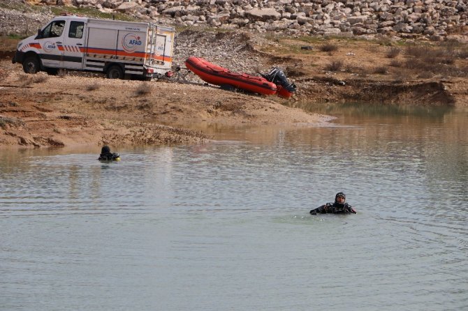 Çayda kaybolan baba ve oğlunu arama çalışmaları sürüyor