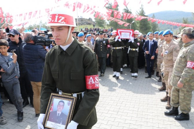 Kahramanmaraş İdlib şehidini dualarla son yolculuğuna uğurladı