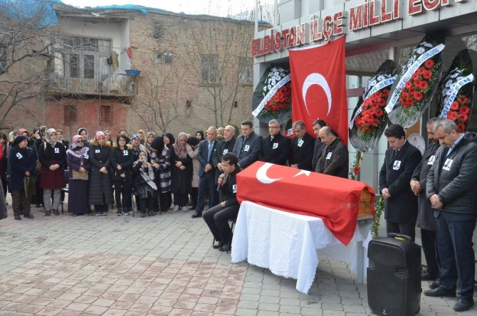 Kalp krizi sonucu hayatını kaybeden öğretmene hüzünlü veda