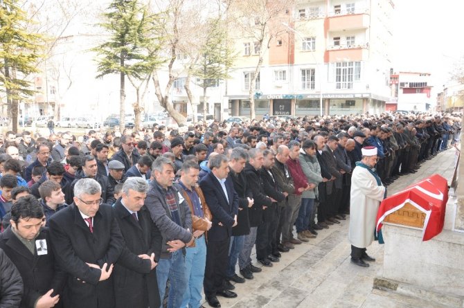 Kalp krizi sonucu hayatını kaybeden öğretmene hüzünlü veda
