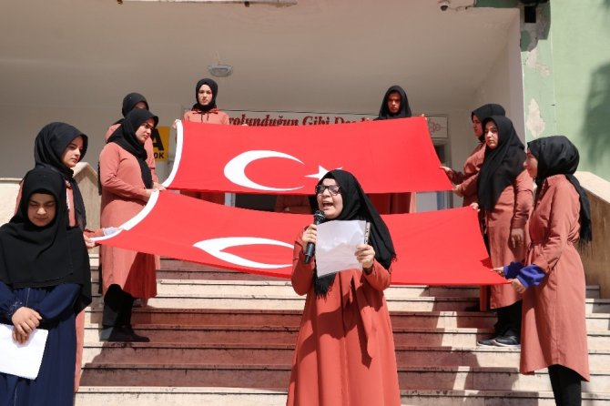 İmam hatipli kızlardan Mehmetçiğe asker selamıyla destek