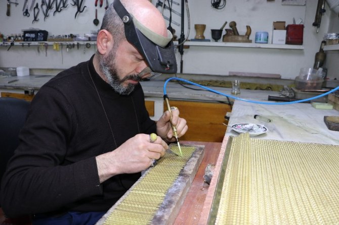 Kahramanmaraş'ta 15 kilo altınla halı işledi