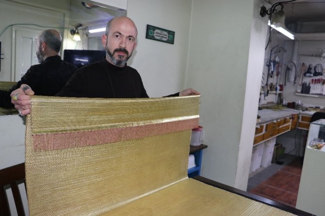 Kahramanmaraş'ta 15 kilo altınla halı işledi