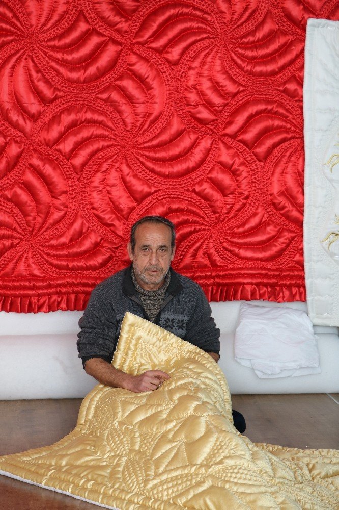 Yorgan ustası zamana direniyor