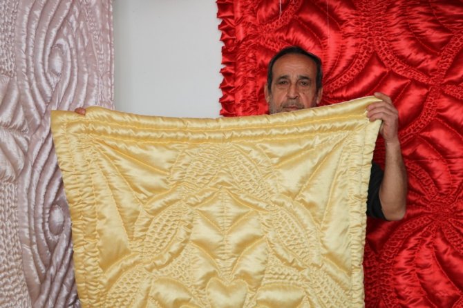 Yorgan ustası zamana direniyor