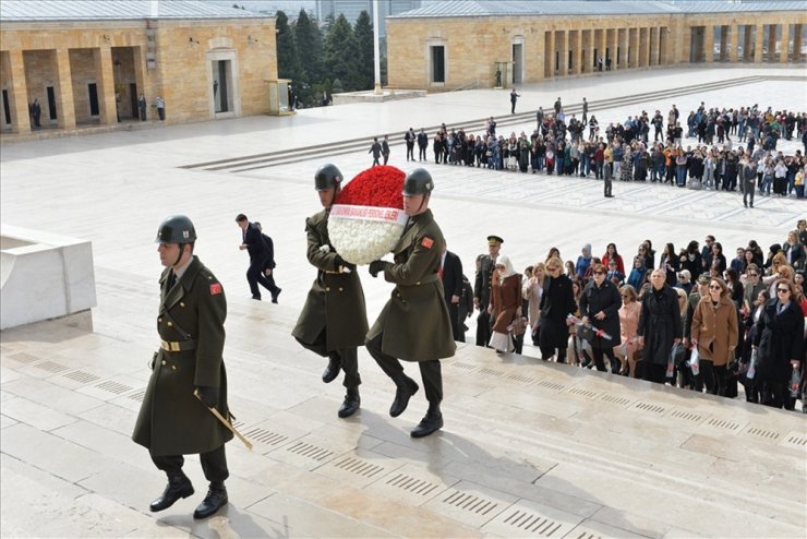 Bakan Akar’ın eşi Şule Akar’dan Anıtkabir’e ziyaret