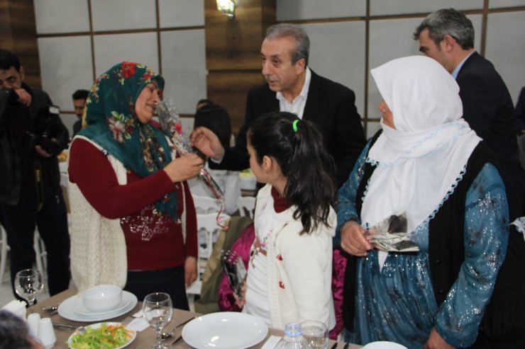 Cumhurbaşkanı Erdoğan HDP önündeki annelerin Kadınlar Günü’nü kutladı