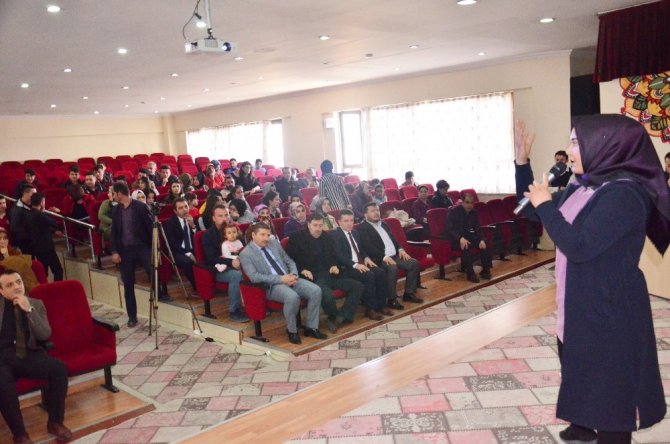 Elbistan'da  İstiklal Marşını güzel okuma yarışması yapıldı