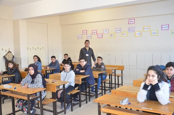 Elbistan'da öğrenciler matematik sınavında ter döktü