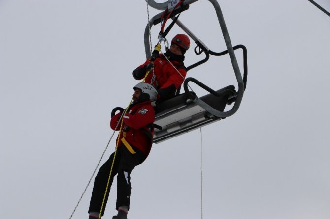 Jandarmadan kayak merkezinde kurtarma tatbikatı