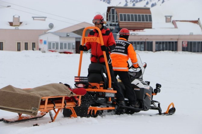 Jandarmadan kayak merkezinde kurtarma tatbikatı