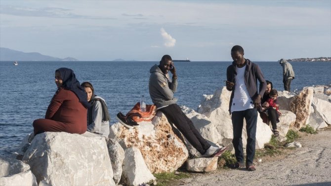 Midilli adasında 500 sığınmacı limanda bekletiliyor