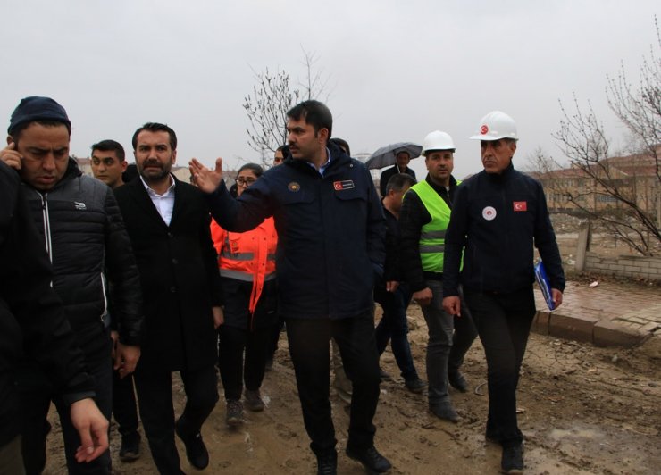 Bakan Kurum, Elazığ’da incelemelerde bulundu