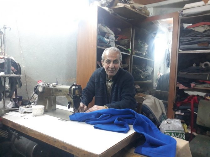 44 yıldır insan giydiriyor